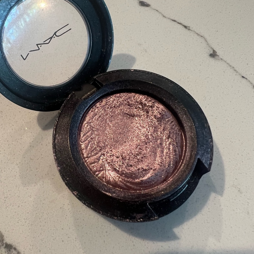 MAC Extra Dimension Eye Shadow in Smoky Mauve - Picture 3 of 8